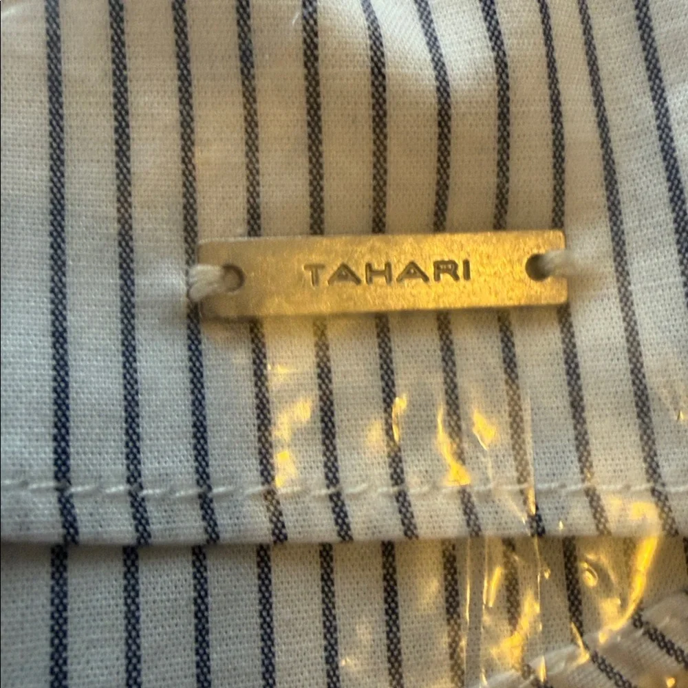 Tahari white and navy pinstripe button up sleeveless blouse size small - Picture 8 of 8